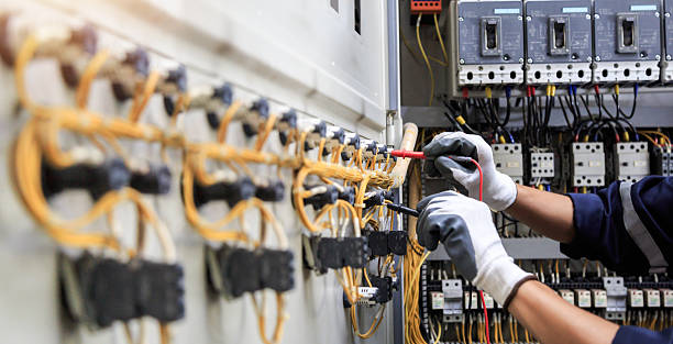 Professional Electrician technician working in Lake Shore, UT